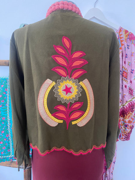 Chaquetilla bordada